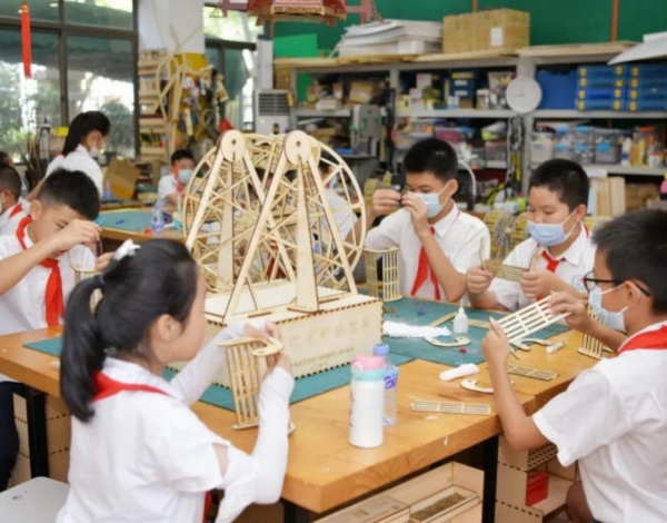 學(xué)黨史 開新局｜將黨史學(xué)習(xí)教育融入散學(xué)典禮！寶民小學(xué)師生重溫紅色經(jīng)典齊唱紅色歌曲